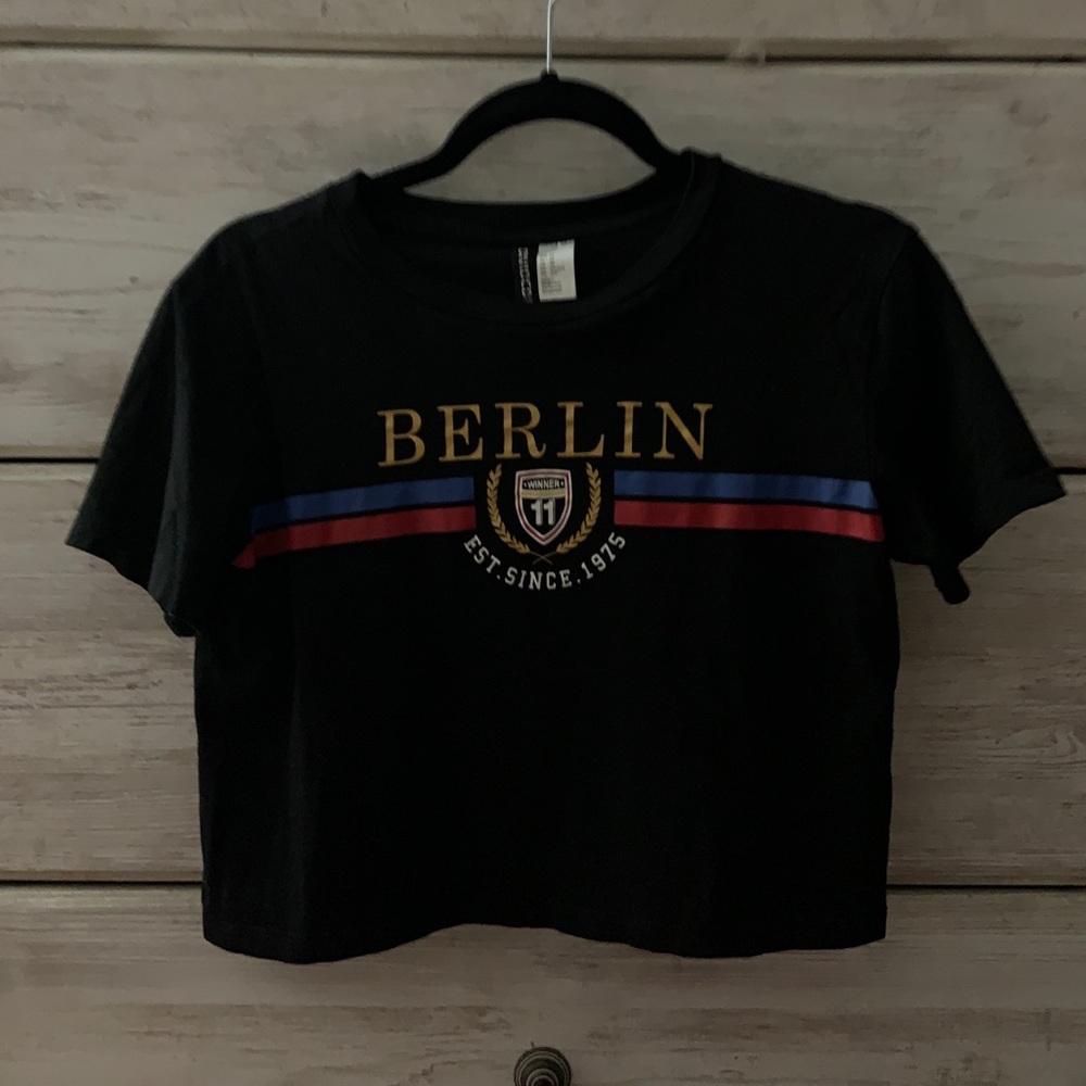 black cropped tee